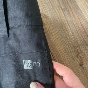 Patagonia Womens size SMALL snowboard pants.